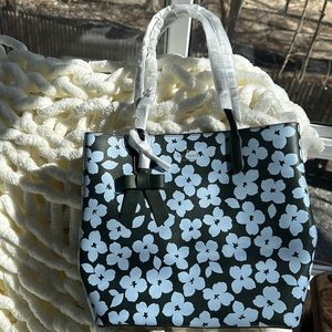 Kate Spade Brynn tote NWT Graphic Blooms